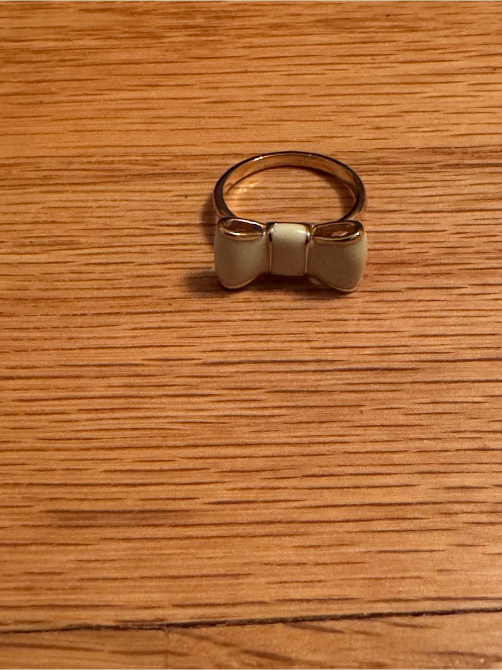 kate spade Cream Bow Ring with Silver-Tone Band